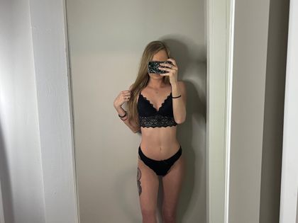 lilblondieryannnn OnlyFans picture