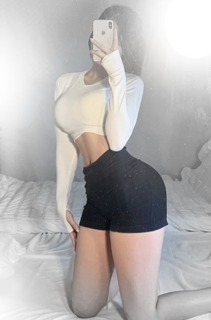 yogahollo OnlyFans picture