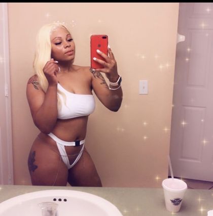 omonroe OnlyFans picture