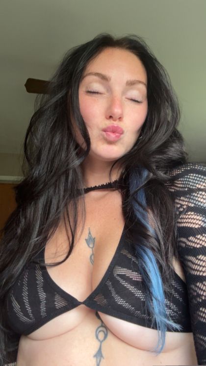 queenofthen0rth OnlyFans picture