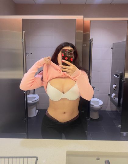 holyyoly OnlyFans picture