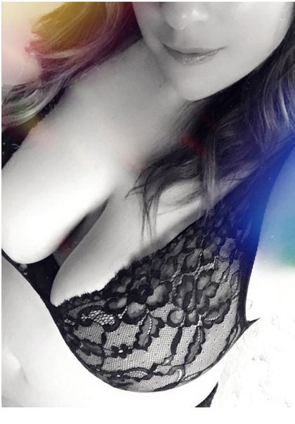 hotwifeholly OnlyFans picture