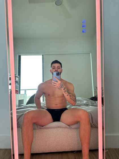 bteasing OnlyFans picture