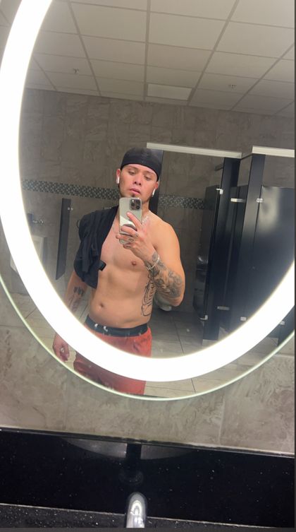 yourboiikhriz OnlyFans picture