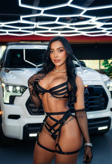 zoeytatia OnlyFans picture