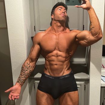 Reese 6'6" & Hung (760+ Wall Posts)