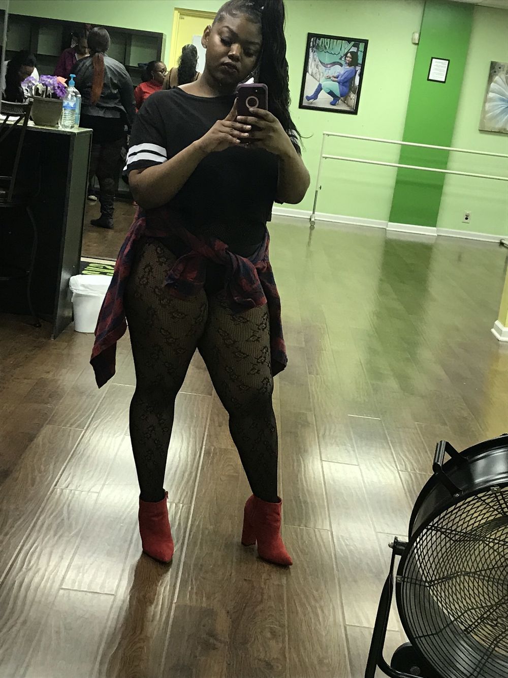 crowned.teatia OnlyFans profile picture