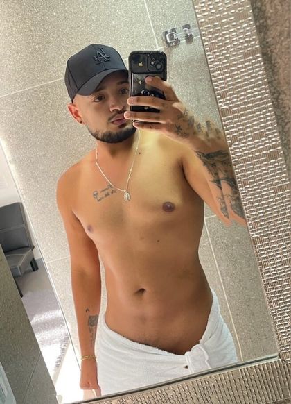 aaronandres11 OnlyFans picture