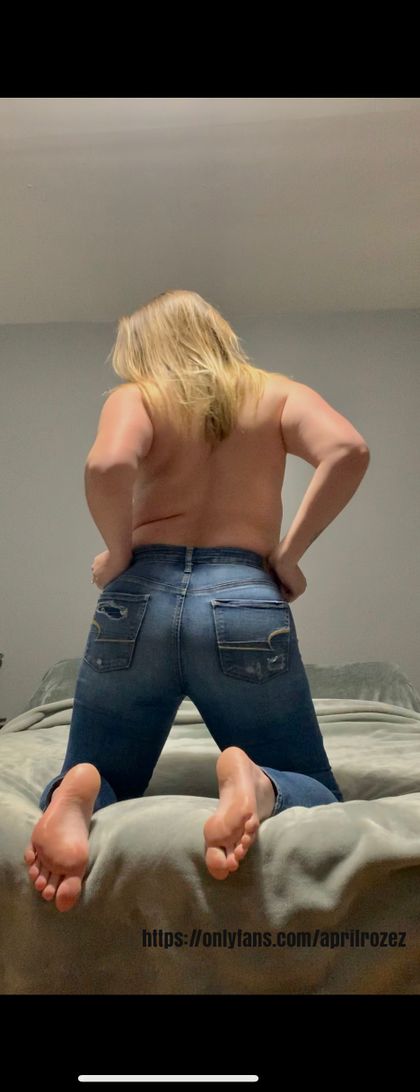 aprilrozez OnlyFans picture