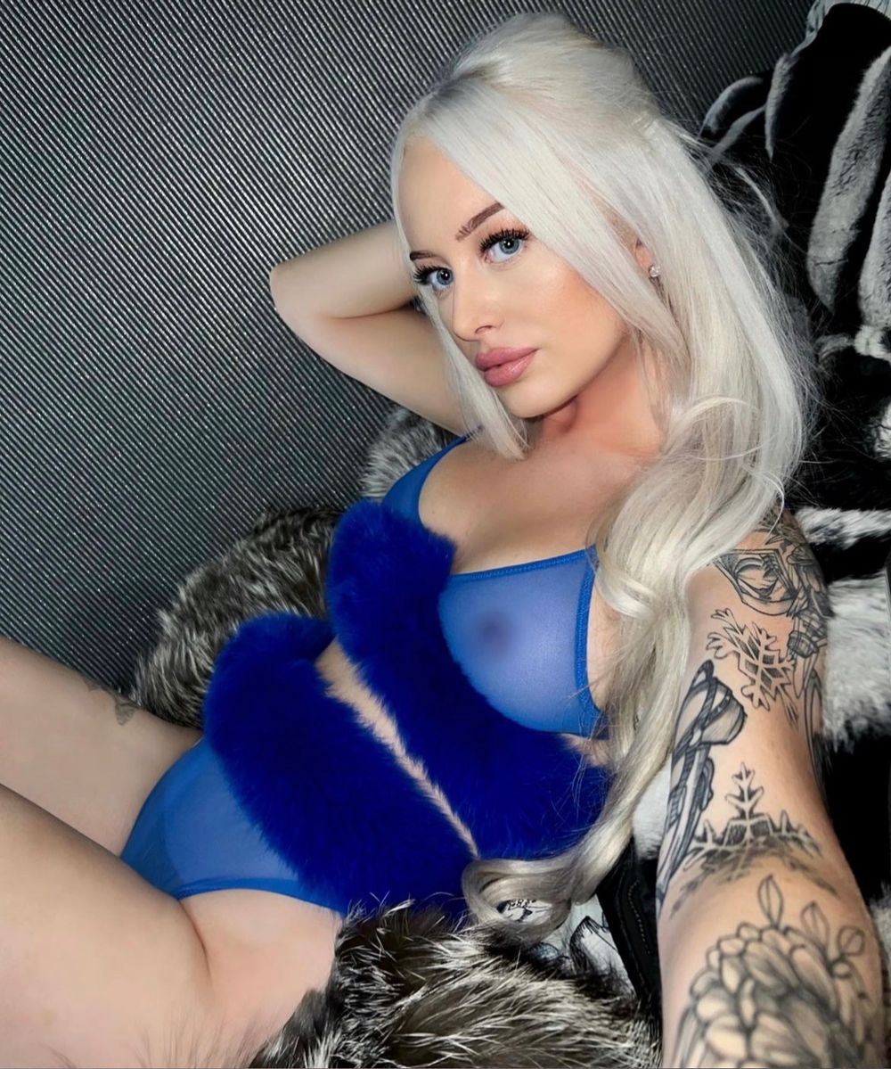 emilyrose.1 OnlyFans - Free Trial - XXX Photos | FansMetrics.com