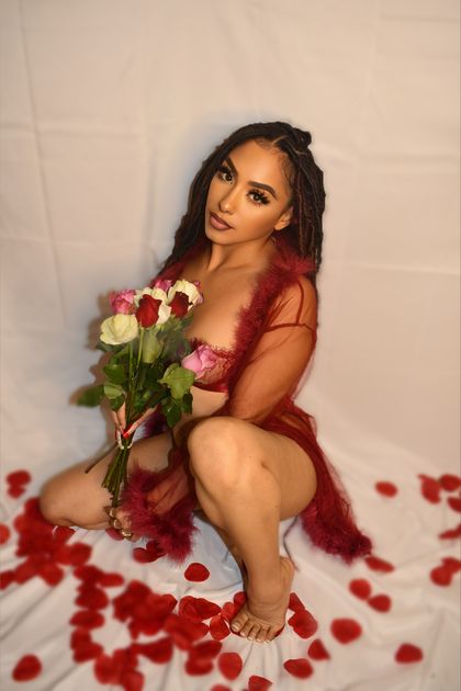 monneymia OnlyFans picture