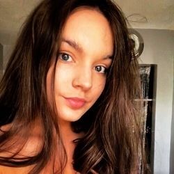 laurie_ren OnlyFans - Free Trial - Photos - Socials | FansMetrics.com