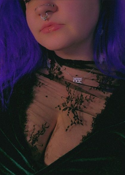 q_ueen_bee OnlyFans picture
