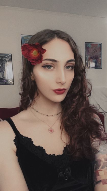 Best Hot Iam Vee OnlyFans Accounts | FansMetrics.com