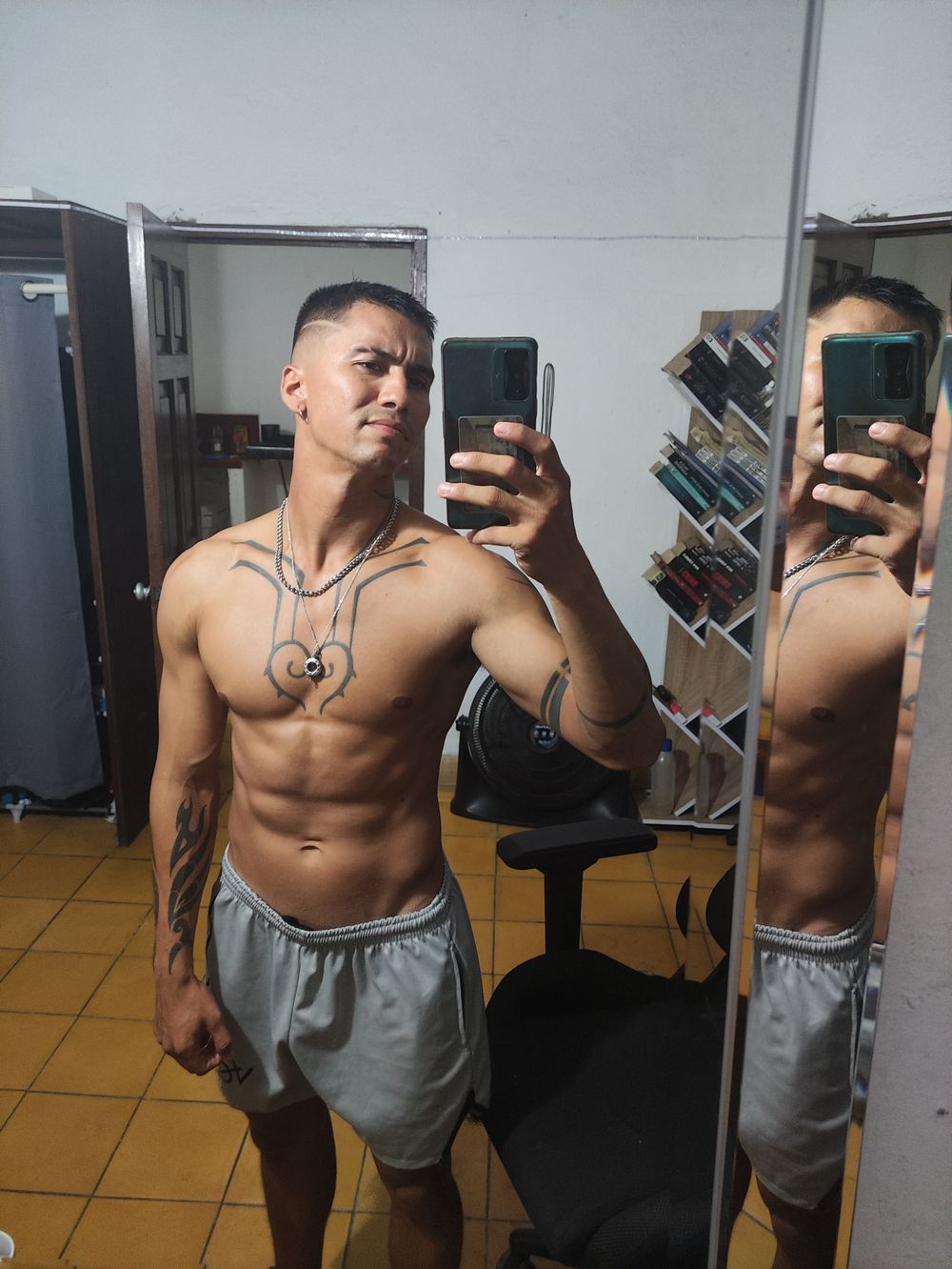 latinparrass OnlyFans profile picture