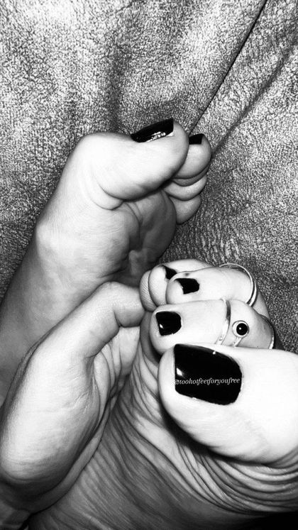 toohotfeetforyoubasic OnlyFans picture
