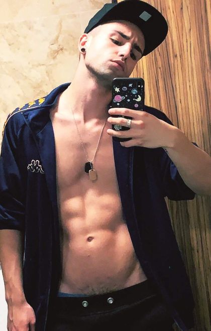 theaxelred OnlyFans picture