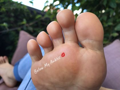 belowmyankles.size34 OnlyFans picture