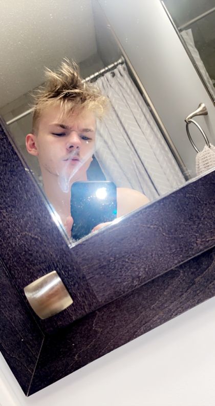 bradyneastlake OnlyFans picture