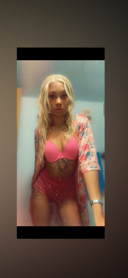 wetpinkpixxxie OnlyFans picture