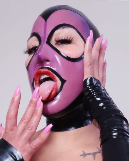 latexgomita OnlyFans picture