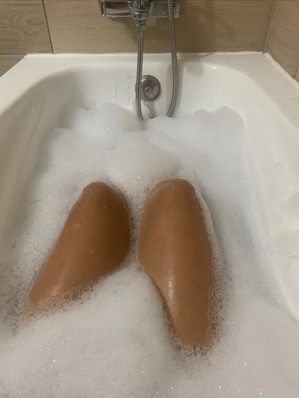 yourhoneylegs OnlyFans picture