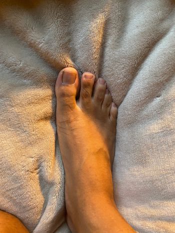 Feet C.C