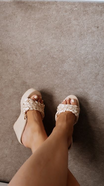 isabellenaughtyfeet OnlyFans picture