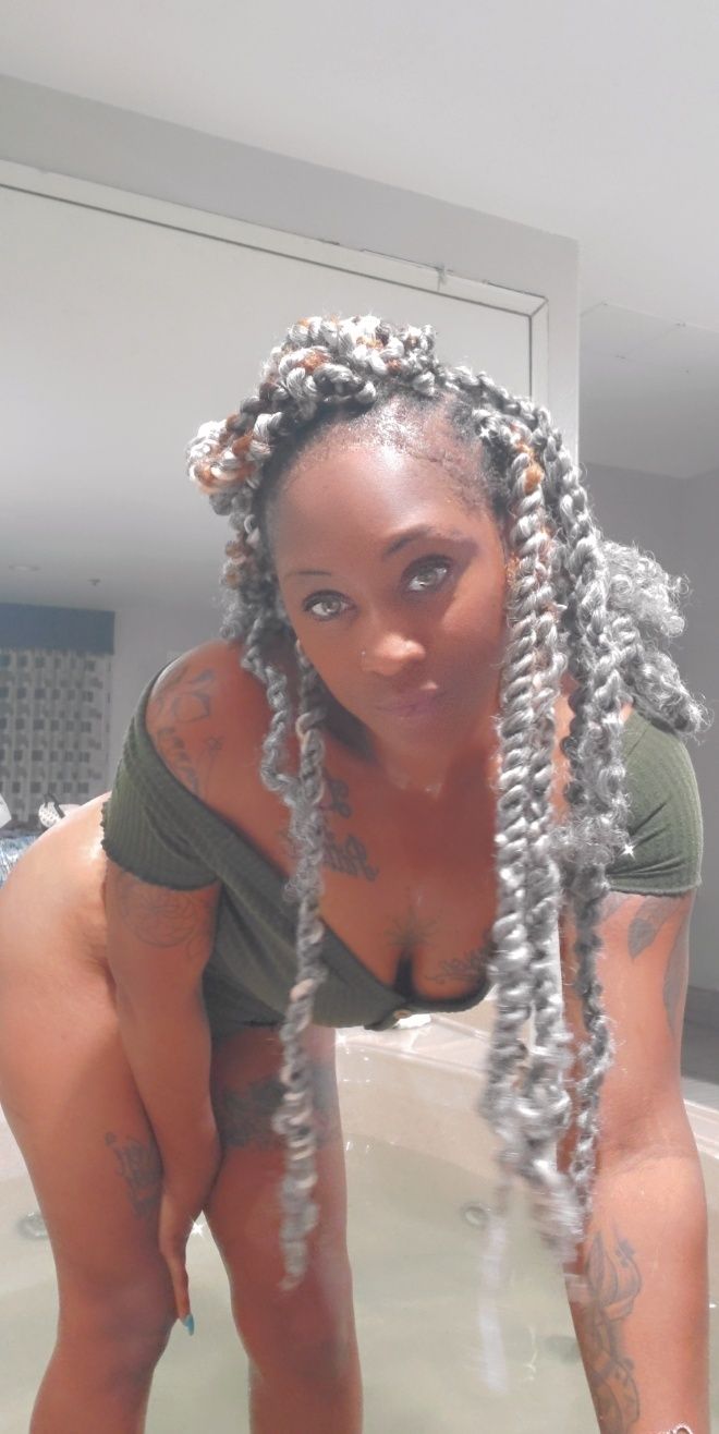 rare3ss3nc389 OnlyFans profile picture