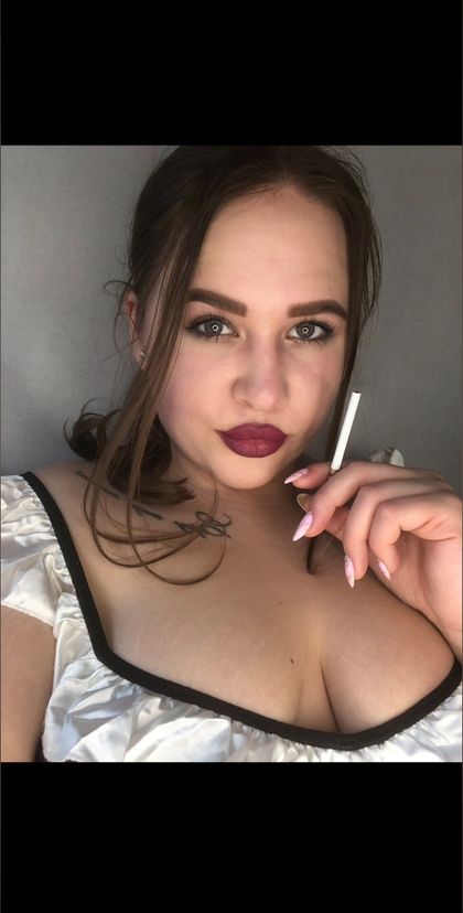 smoking_hotwife OnlyFans picture