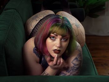 Amity deVile