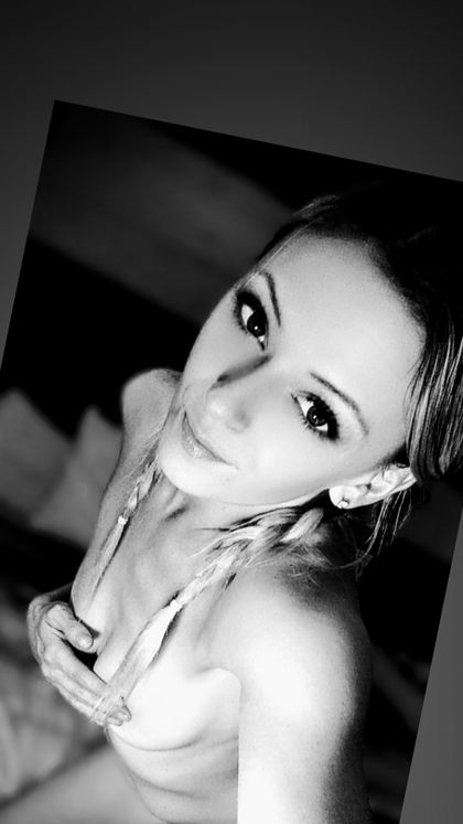 erikafoxxvip OnlyFans picture