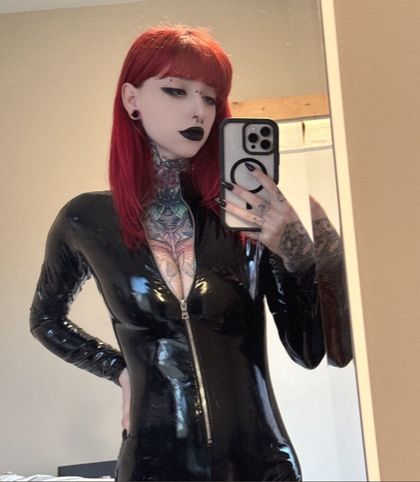gothmommylilli OnlyFans picture