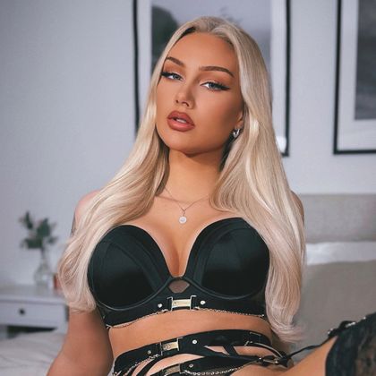 linnynova OnlyFans picture