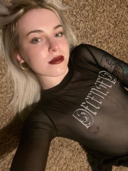mae-violet OnlyFans picture
