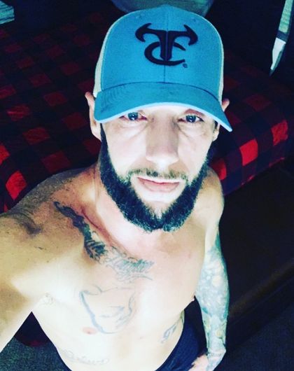twohands1pole OnlyFans picture