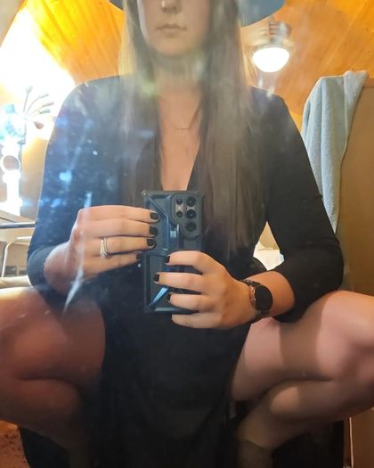 nelahotwife OnlyFans picture