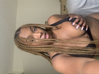 fvrmoni OnlyFans picture