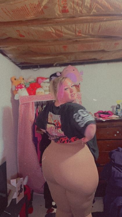glossedinpinksin OnlyFans picture