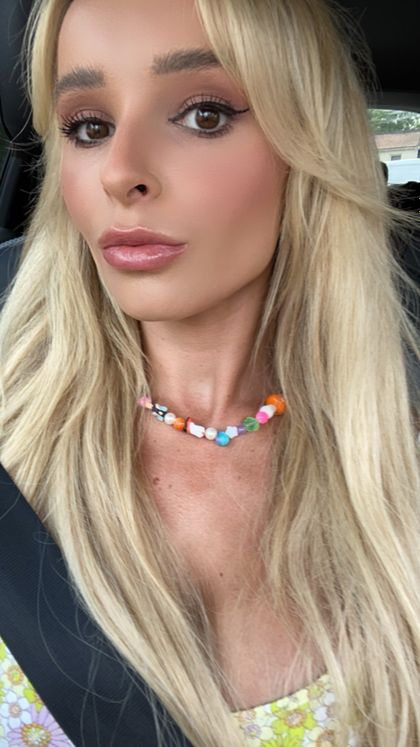 thereissomethingabouther OnlyFans picture