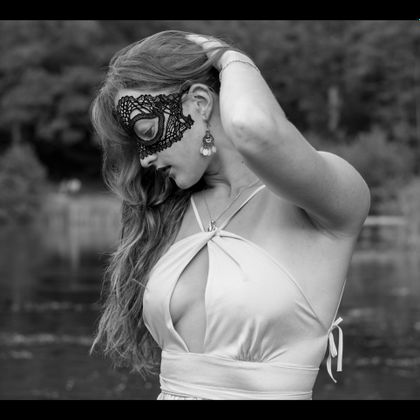 masked-beauty-42 OnlyFans picture