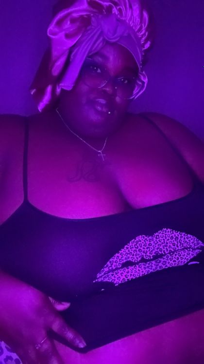 mamiaugust OnlyFans picture