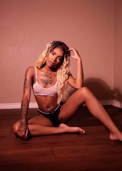 miaeliani OnlyFans picture