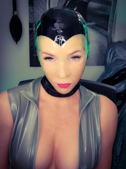 latexrapture OnlyFans picture