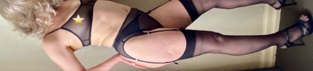 shavedhotwife OnlyFans profile picture