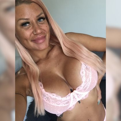 ellemax OnlyFans picture