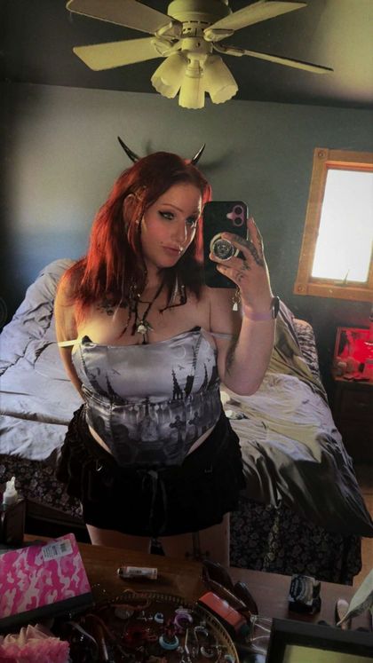 pr3ttylilpoison OnlyFans picture
