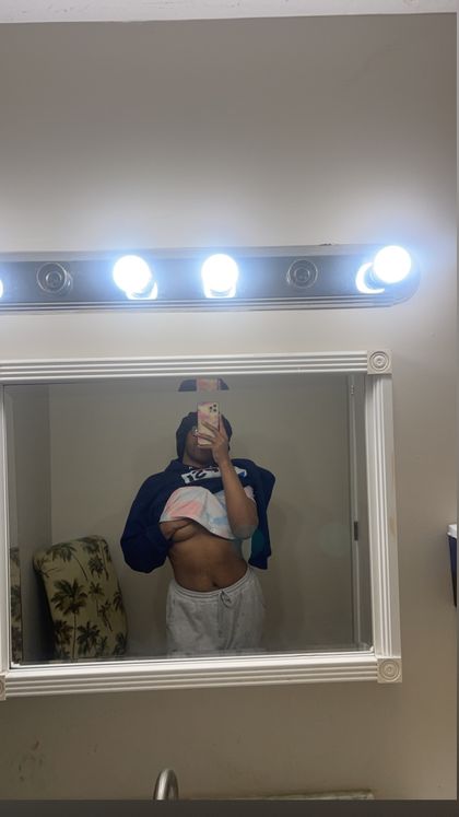 xxnevthevixenxx OnlyFans picture
