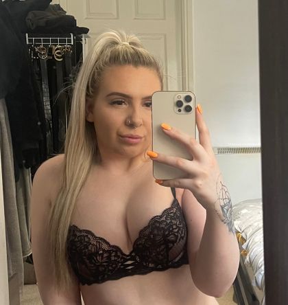 ellieleighh OnlyFans picture