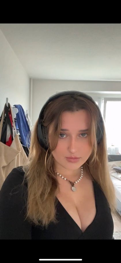 lenaalng OnlyFans picture